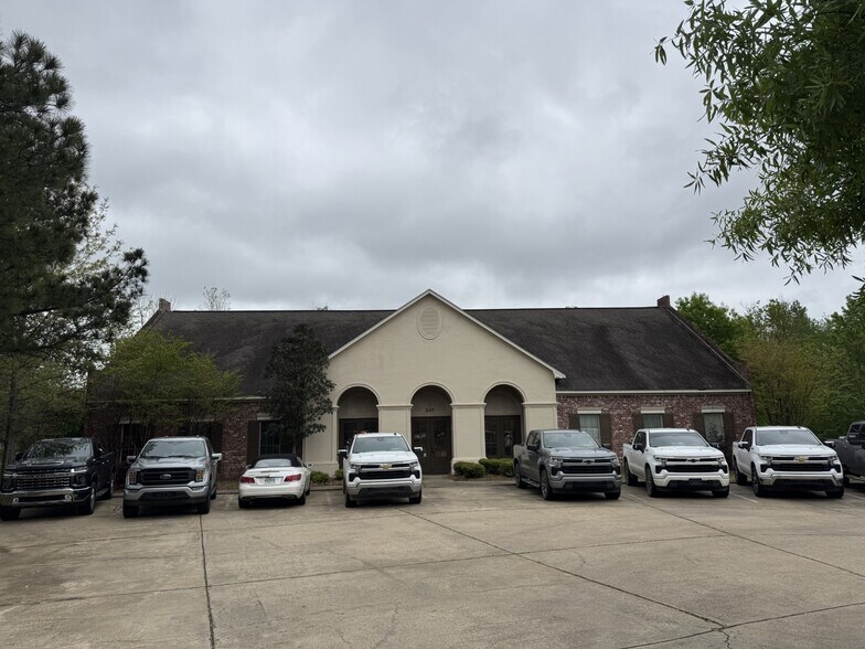 More Photos Of 307 Highland Park Cove, Ridgeland Office For Lease