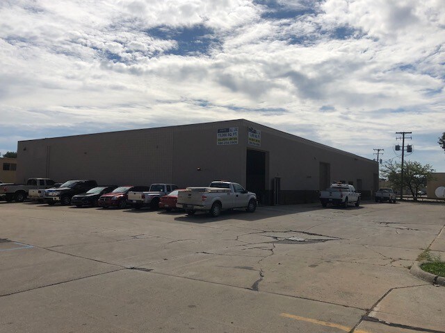 More Photos Of 35468 Groesbeck Hwy, Clinton Township Warehouse For Lease