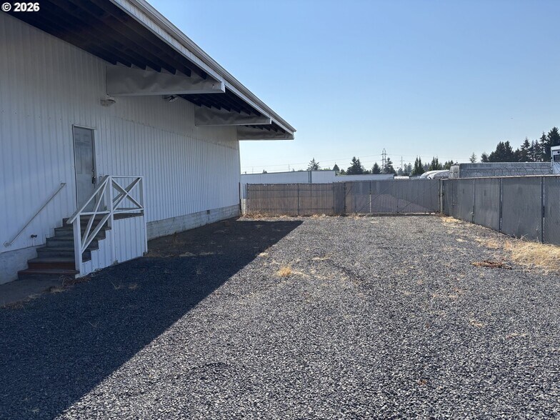 More Photos Of 1466 NE Lafayette Ave, McMinnville Flex For Lease