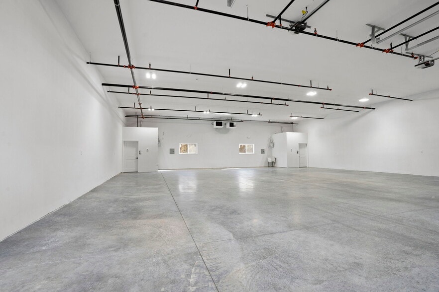 More Photos Of 46 Maple Ave, Schenectady Warehouse For Lease