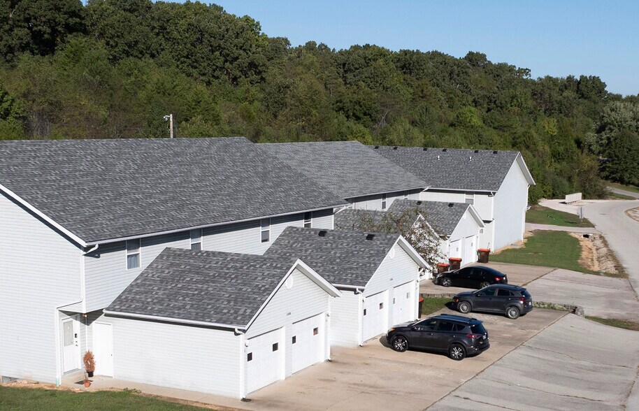 More Photos Of 24890 Scenic Dr, Waynesville Apartments For Sale