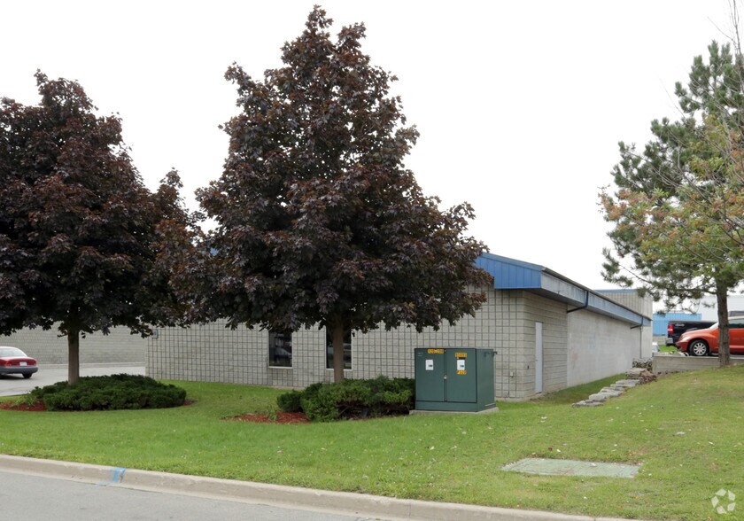 More Photos Of 90 Hempstead Dr, Hamilton Warehouse For Lease