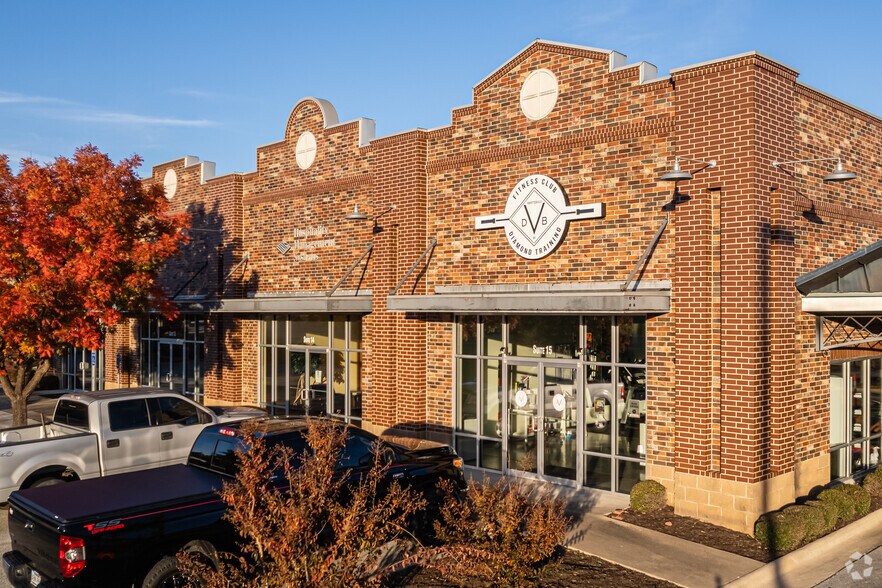 More Photos Of 1641 W 15th St, Fayetteville Freestanding For Lease