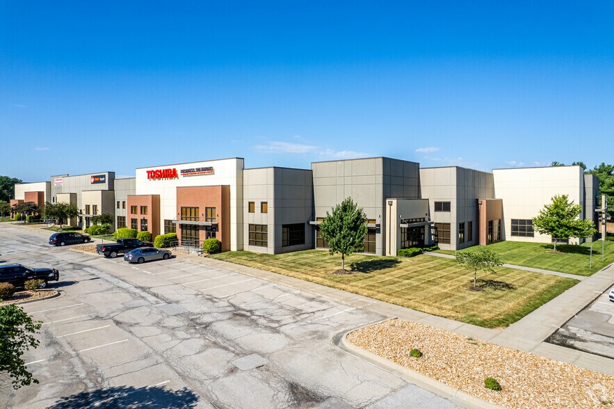 Primary Photo Of 2700-2740 Independence Ave, Lee's Summit Light Distribution For Lease