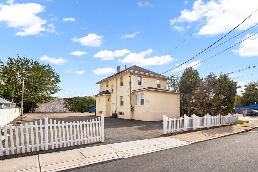 More Photos Of 197 S Washington Ave, Bergenfield Medical For Sale