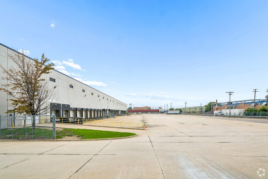 More Photos Of 11101 Franklin Ave, Franklin Park Distribution For Lease
