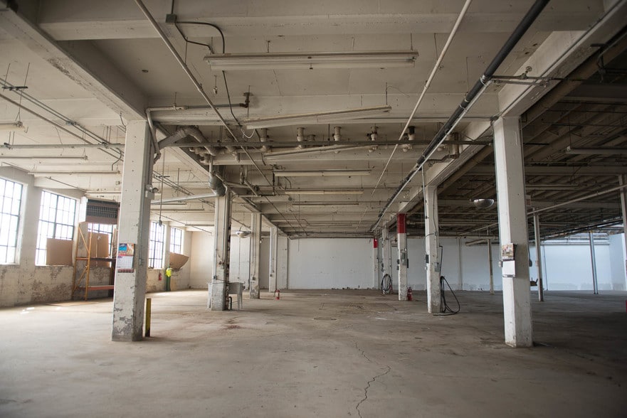 More Photos Of 3025 W 47th St, Chicago Warehouse For Lease