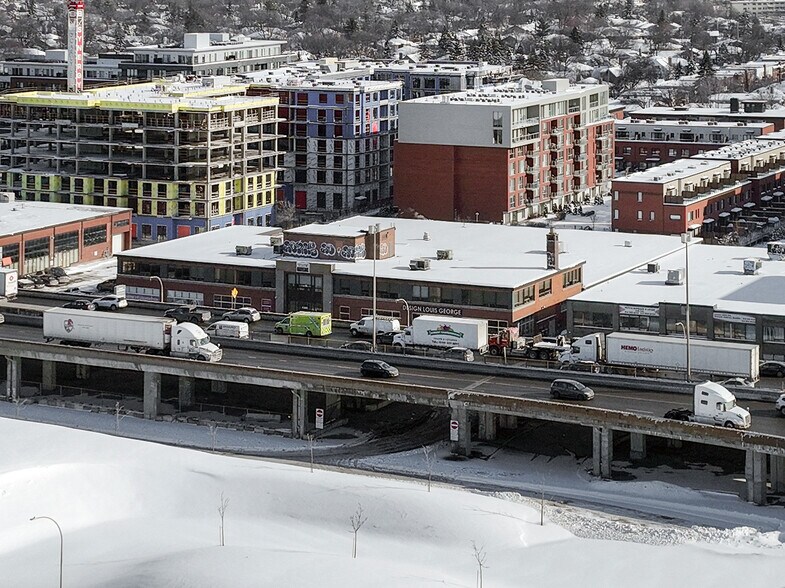 More Photos Of 4360 Ch de la Côte-de-Liesse, Mt Royal Showroom For Lease