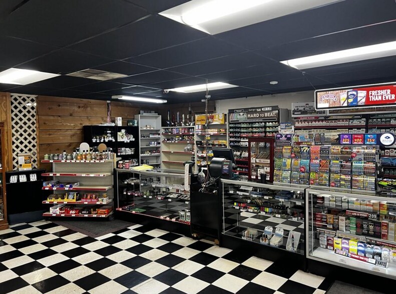 More Photos Of 1009 N Hervey St, Hope General Retail For Sale