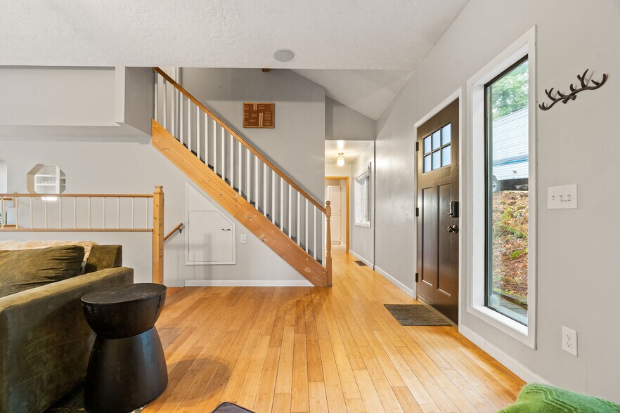 More Photos Of 1824 SW Greenway Cir, West Linn Specialty For Sale