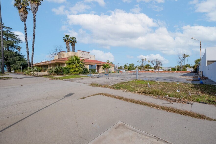 More Photos Of 16955 Sherman Way, Van Nuys Freestanding For Sale