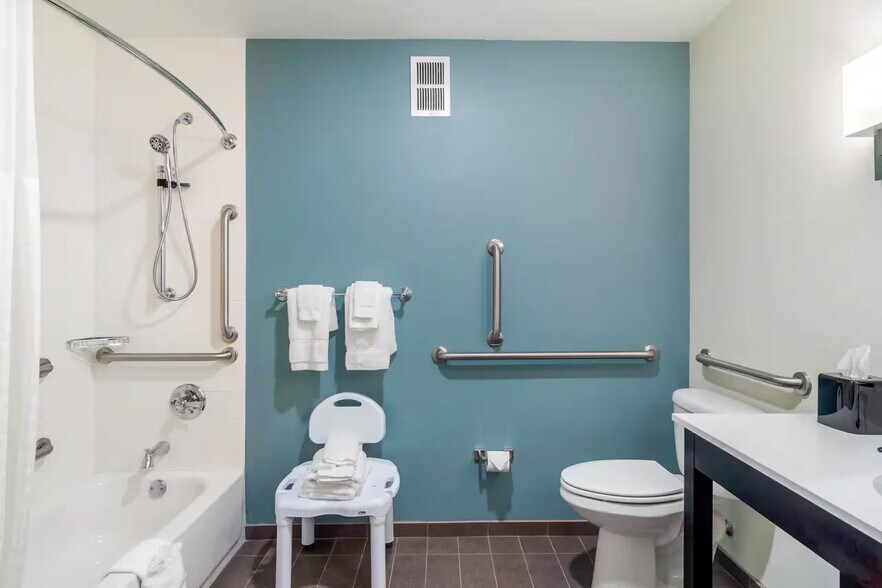 More Photos Of 3 Amlajack Blvd, Newnan Hotel For Sale