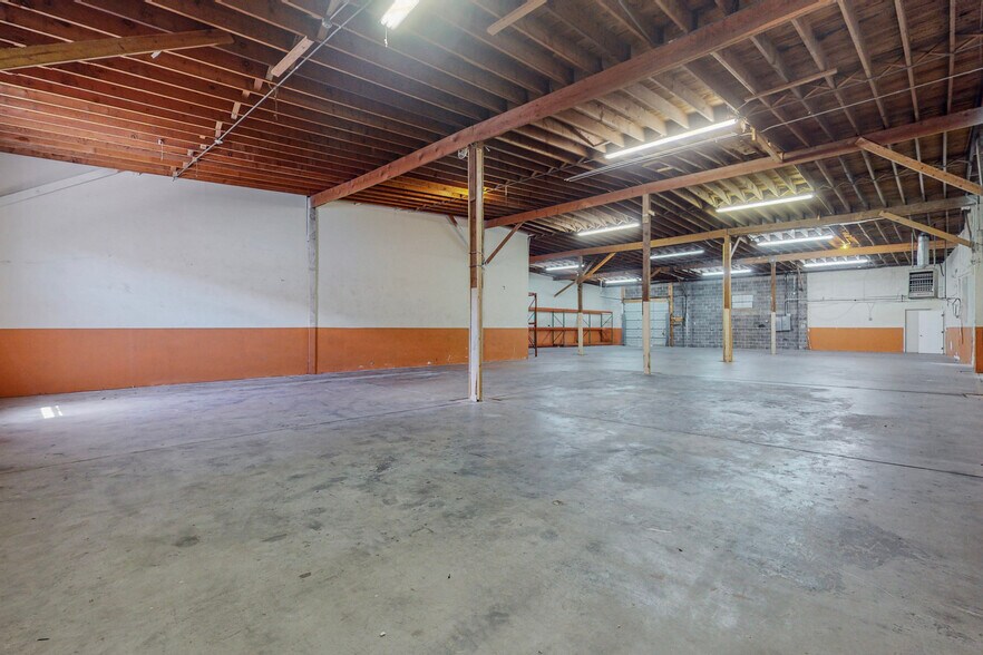 More Photos Of 1823 Commercial St NE, Albuquerque Warehouse For Sale