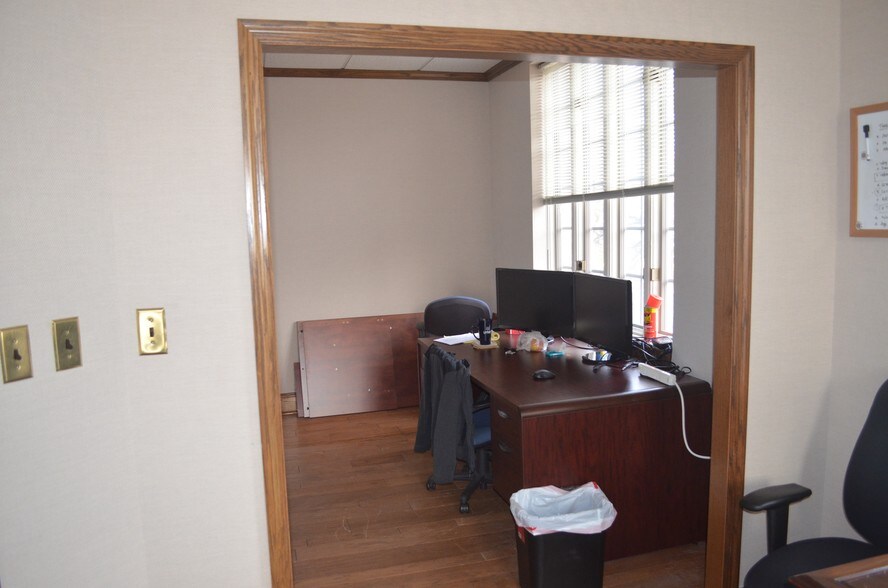 More Photos Of 3923 Blenheim Blvd, Fairfax Medical For Sale