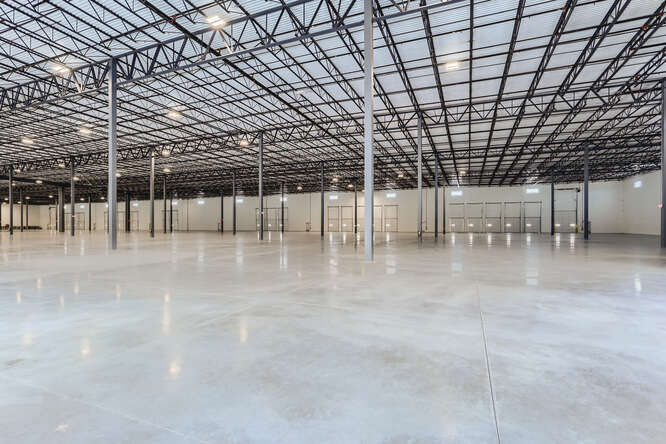 More Photos Of 150 Sellstrom Dr, Palatine Distribution For Lease