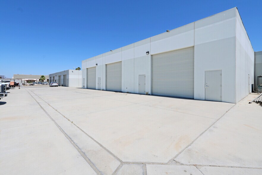 More Photos Of 79811A Country Club Dr, Indio Service For Lease