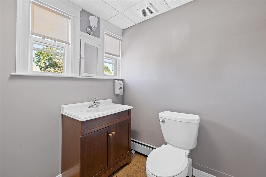 More Photos Of 52 Highland St, Worcester Office For Lease