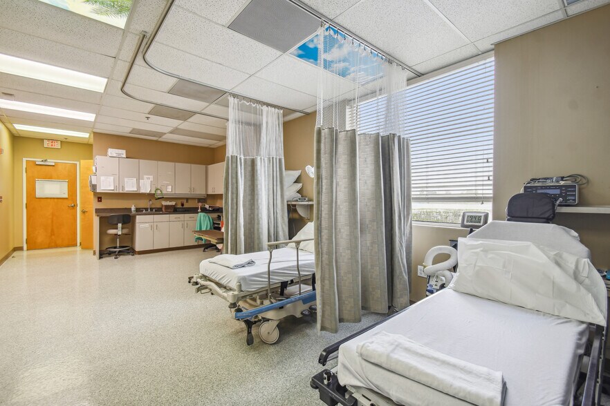 More Photos Of 1879 Nightingale Ln, Tavares Medical For Sale