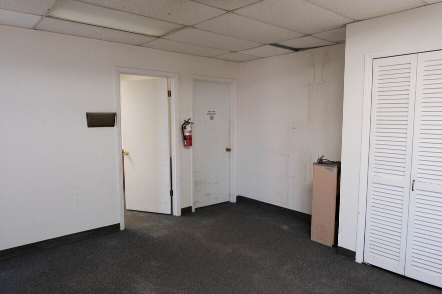More Photos Of 190-192 Metro Dr, Spartanburg Flex For Lease