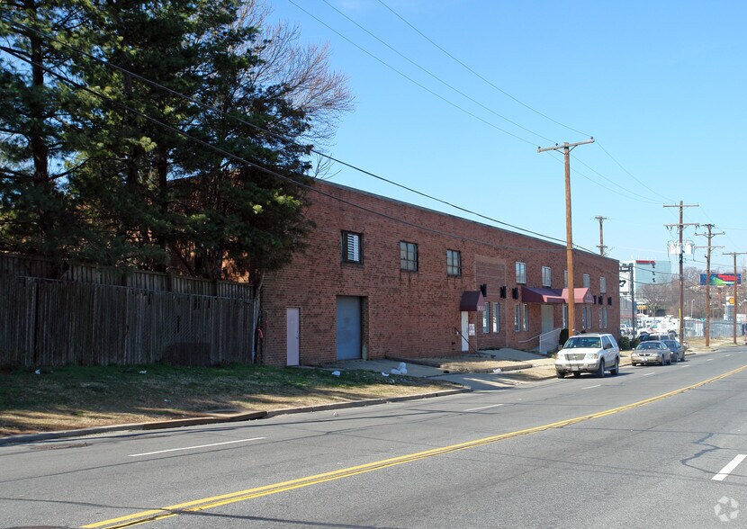 More Photos Of 1933 Montana Ave NE, Washington Warehouse For Lease