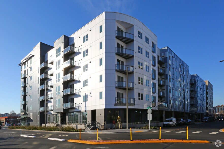 More Photos Of 16450 Redmond Way, Redmond Apartments For Lease