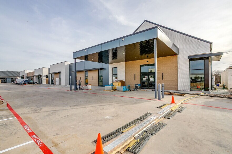 More Photos Of 9555 Harmon Rd, Fort Worth General Retail For Sale