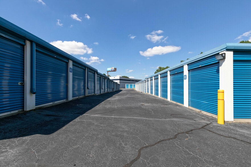 More Photos Of 1155 Powers Ferry Pl, Atlanta Self Storage For Lease