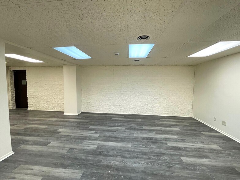 More Photos Of 6947 Promway Ave NW, North Canton Office For Lease