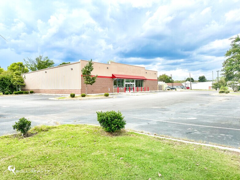 More Photos Of 4300 Vanderbilt Rd, Birmingham Freestanding For Sale