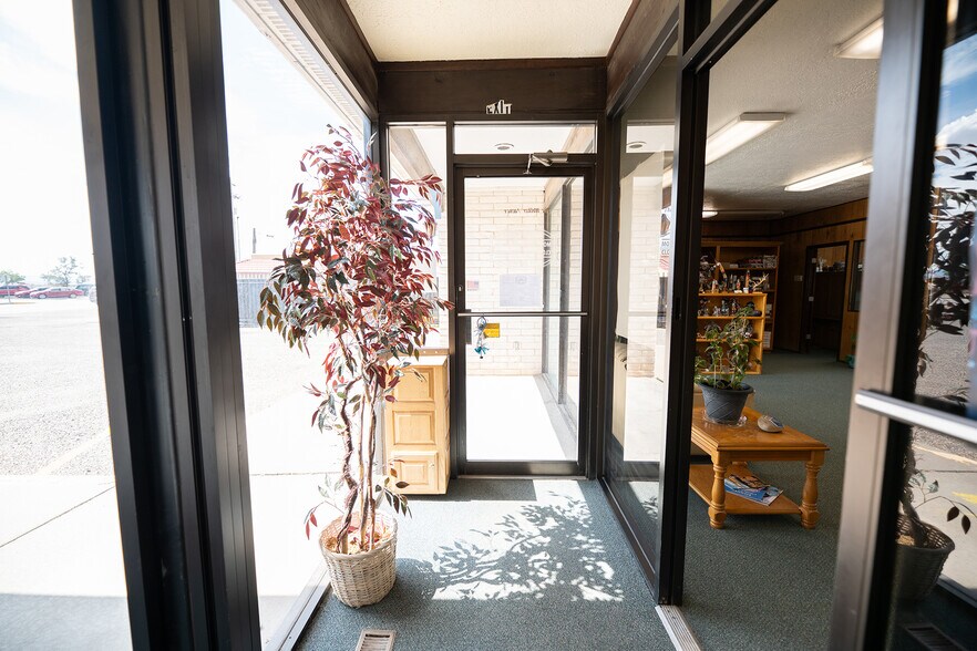 More Photos Of 123 N 1st St, Grants Office For Sale