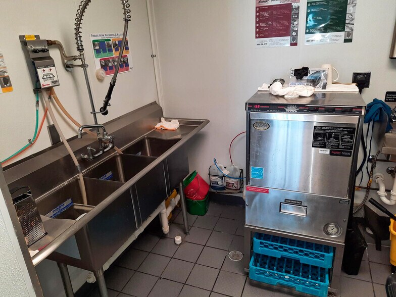 More Photos Of 1584-1586 S High St, Columbus Storefront Retail Residential For Sale