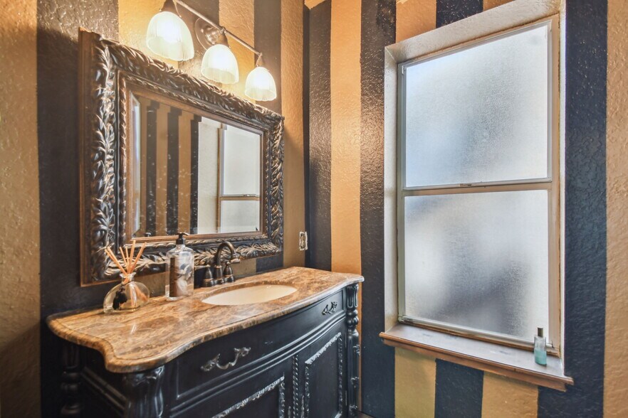 More Photos Of 454 Main St, Safety Harbor Storefront Retail Residential For Sale