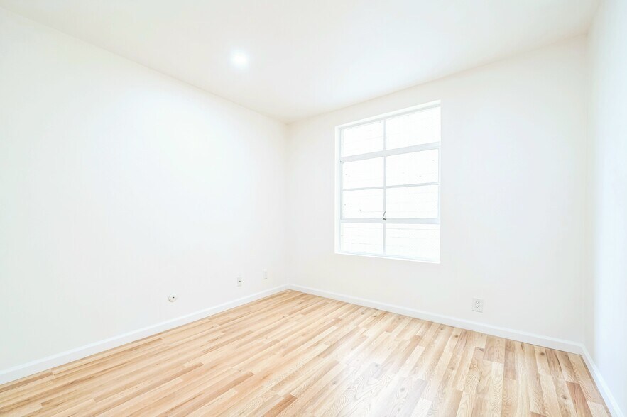 More Photos Of 823 Webster St, Oakland Storefront Retail Residential For Sale