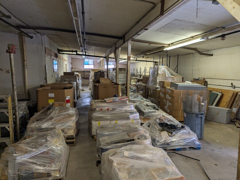 More Photos Of 230 Hawkins St, Burlington Warehouse For Lease