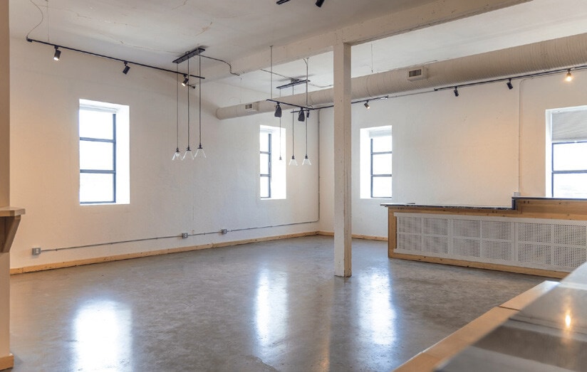 More Photos Of 417 Riverfront Av SE, Calgary Restaurant For Lease