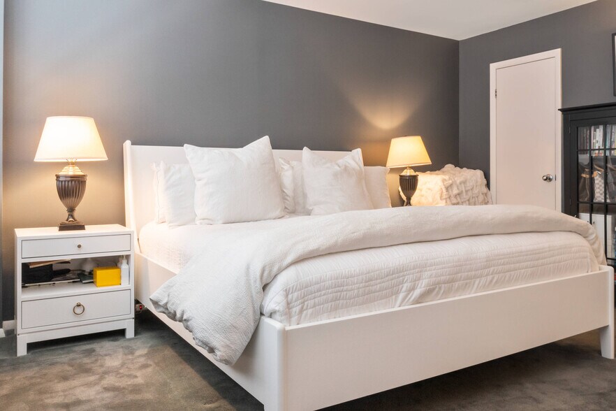 More Photos Of 1118 Walnut St, Philadelphia Storefront Retail Office For Sale