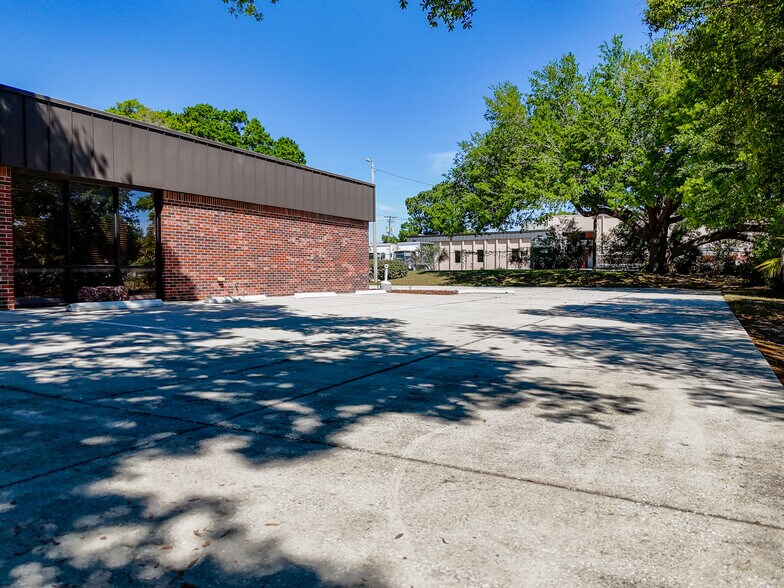 More Photos Of 5421 N 59th St, Tampa Office For Sale