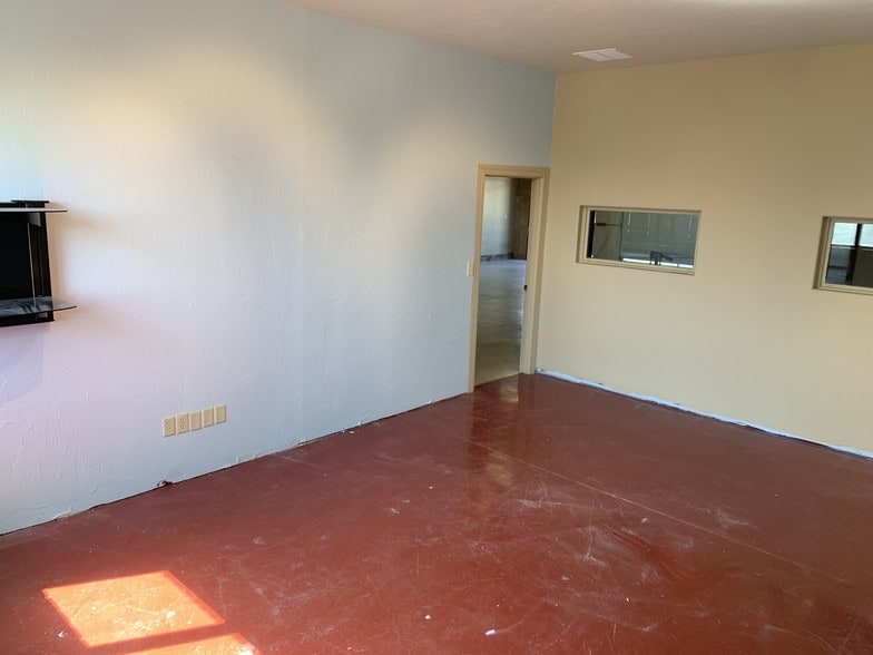 More Photos Of 3101-3121 Kintzley Ct, Laporte Storefront Retail Office For Lease