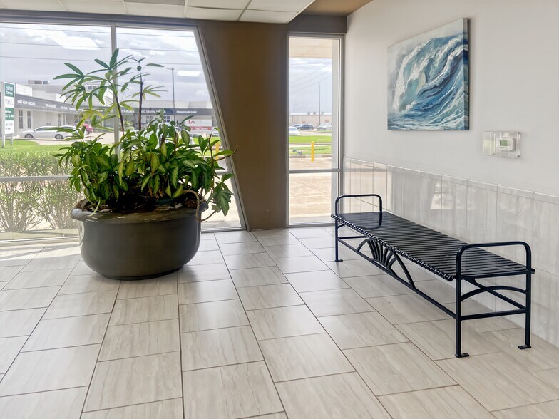 More Photos Of 16100 Cairnway Dr, Houston Coworking Space