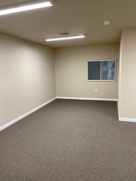 More Photos Of 130 Lenox Ave, Stamford Warehouse For Sale