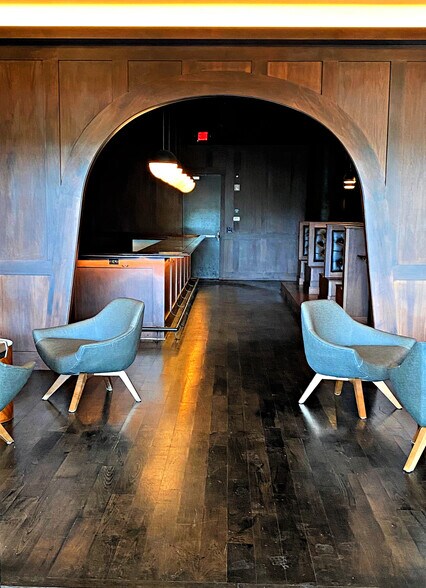 More Photos Of 250 Westfield Ave, Waterloo Hotel For Lease