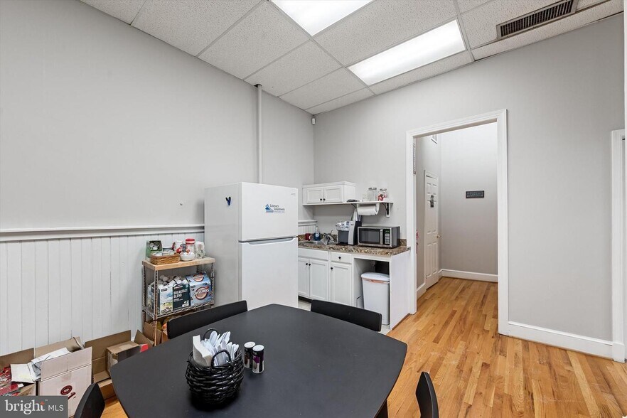 More Photos Of 37-45 E Boscawen St, Winchester Office For Sale