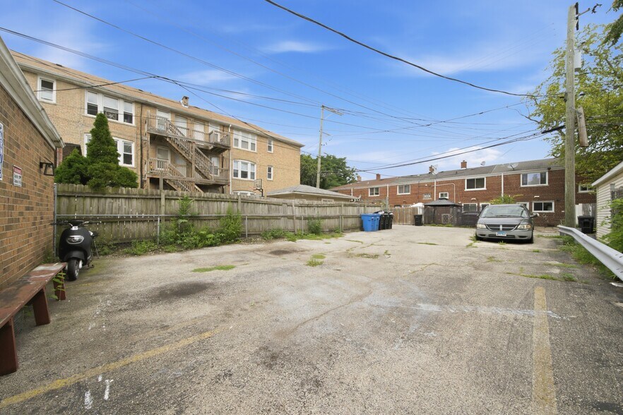 More Photos Of 1766 W Granville Ave, Chicago Apartments For Sale