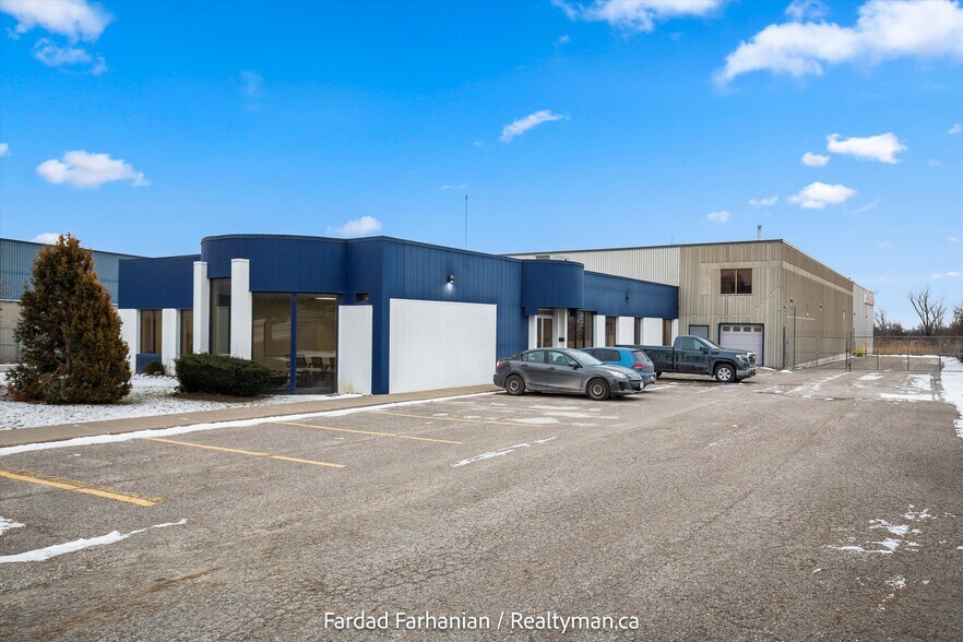 More Photos Of 42 Cardico Dr, Whitchurch-Stouffville Warehouse For Lease