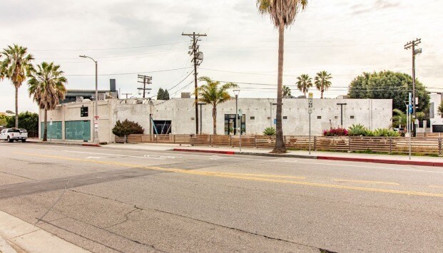 Primary Photo Of 910 Abbot Kinney Blvd, Venice Storefront For Lease