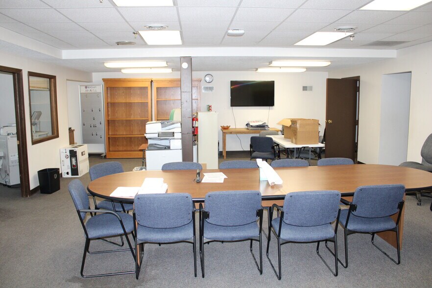 More Photos Of 120 9th St SW, Clarion Flex For Sale