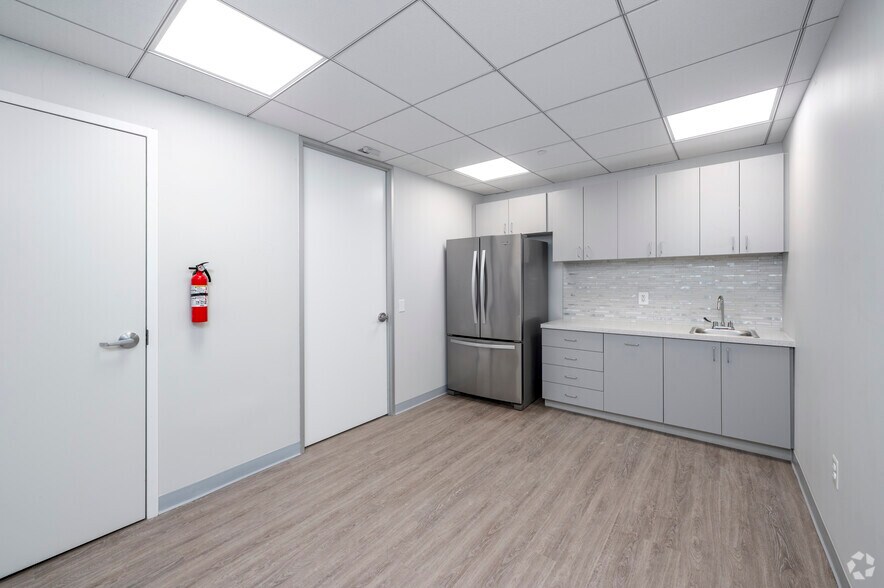 More Photos Of 4520 East West Hwy, Bethesda Office For Lease