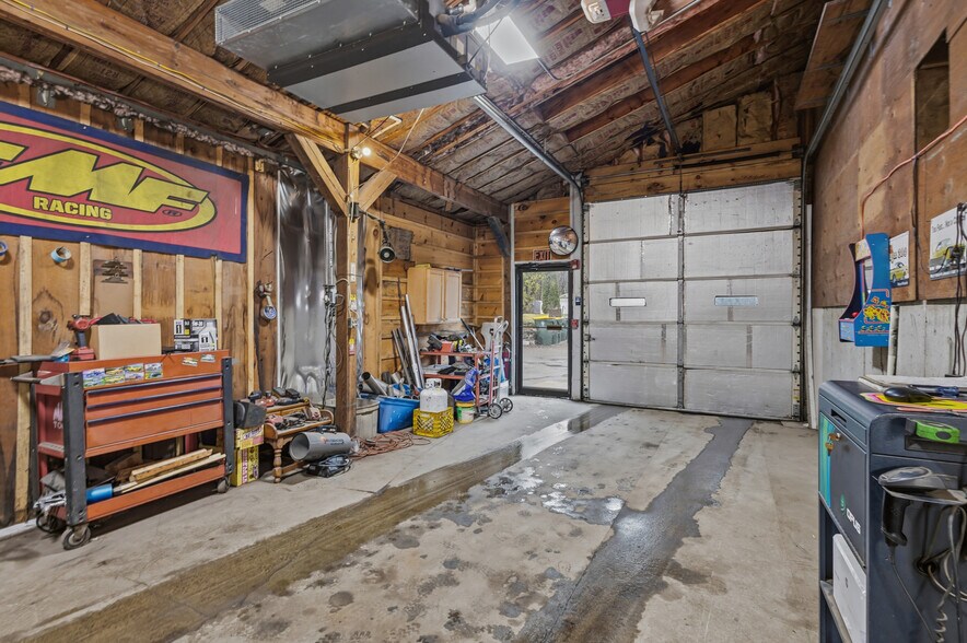 More Photos Of 1973 Victory Hwy, Glendale General Retail For Sale