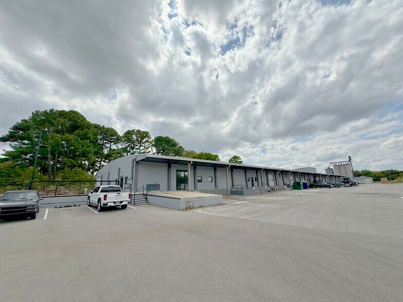 More Photos Of 423 Westover Dr, Columbia Industrial For Lease