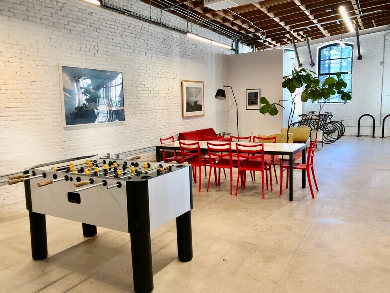 More Photos Of 2143 Bay St, Los Angeles Office For Lease